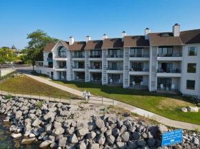 118A Edgewater Inn